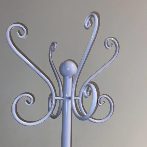 Lavender Clothing Rack - Excellent Condition - Picture 2 of 3